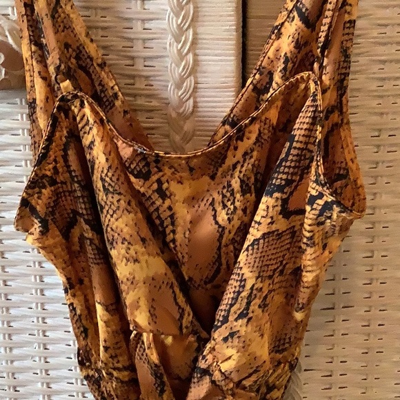 Beautiful Shein Romper πππ - Picture 5 of 6